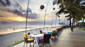 Enjoy a luxury summer holiday in Bali's liveliest coastline <place>The Samaya Seminyak</place><fomo>44</fomo>