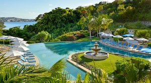Indulge in a romantic summer escape to Bermuda, bask in the luxury of a 5-star resort set on stunning pink sand beaches<place>Rosewood Bermuda</place><fomo>43</fomo>